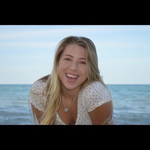 Meet your Posher, Kayla